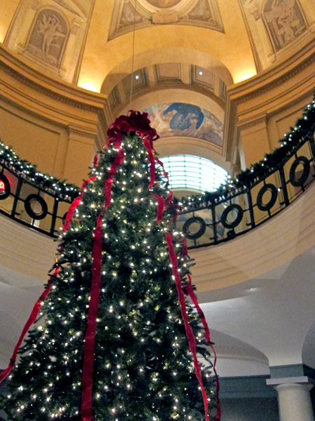 In the Rotunda of the museum, Sargent painted murals.