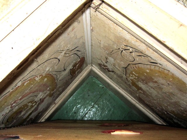 I found the designs below the chair rail quite different and unique.